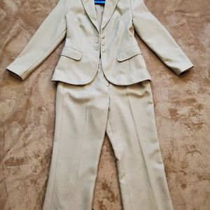 Tailor B Moss Women's Pant Suit